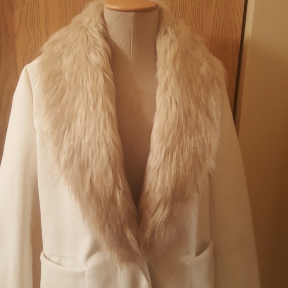 Covington ladies fur lapel coat - Picture 2 of 7